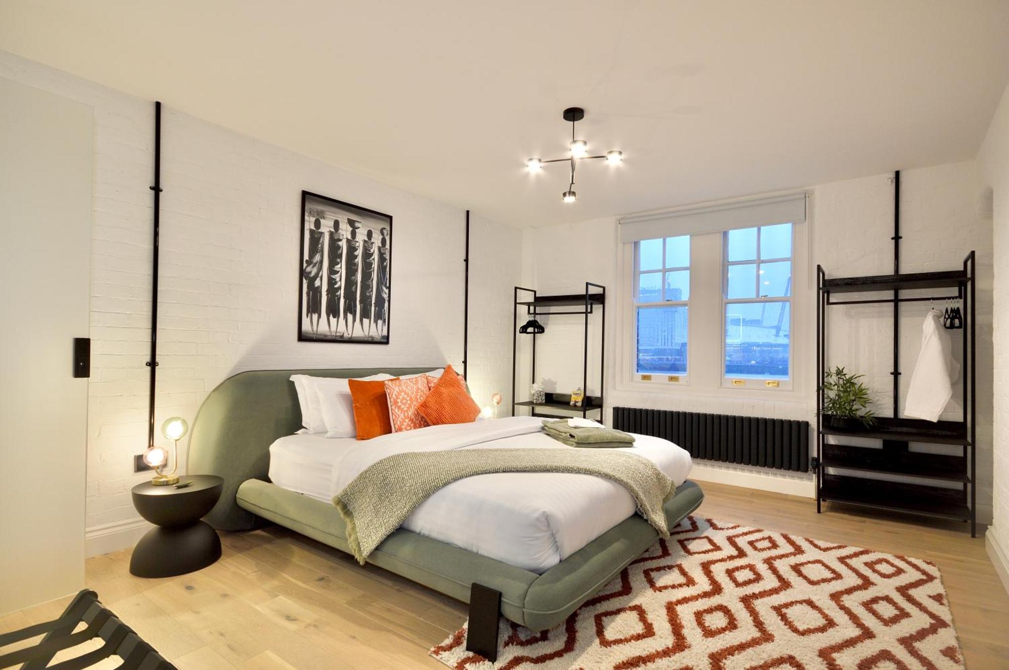 Newly Refurbished W/ River Views Londen Buitenkant foto